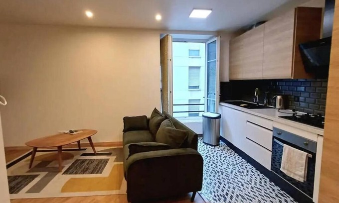 Quartier de la Goutte-d'Or Apartment | Confort & Calme à Paris - 2 Bedrooms, Idéal Famille ou Pro, Metro à 2 min