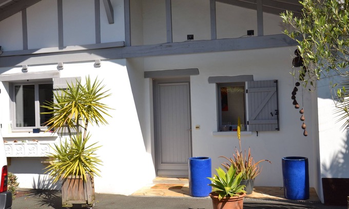 Bayonne House | Confortable Maison Avec Piscine , Proche du Centre de Bayonne, Animaux Acceptés!