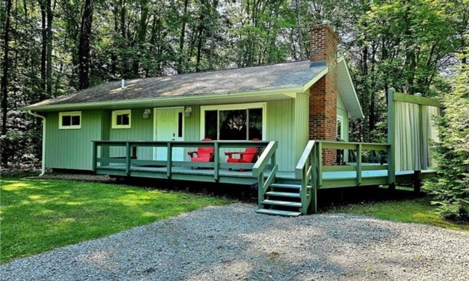 Conneaut Lakeshore House | Conneaut Lake Retreat with Hot Tub and Rustic Firepit, 3/8 miles to the Lake