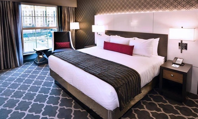 Whitehaven Hotel | Connecting King Courtyard-Outdoor Pool -Restaurants -Gym -Airport Shuttle