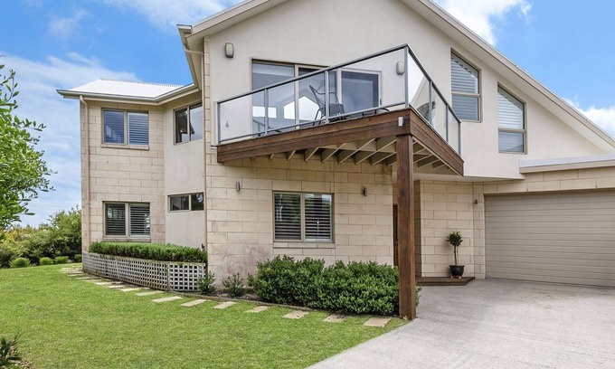 Port Fairy House | Connolly House offers a Port Fairy haven for families and surfers.