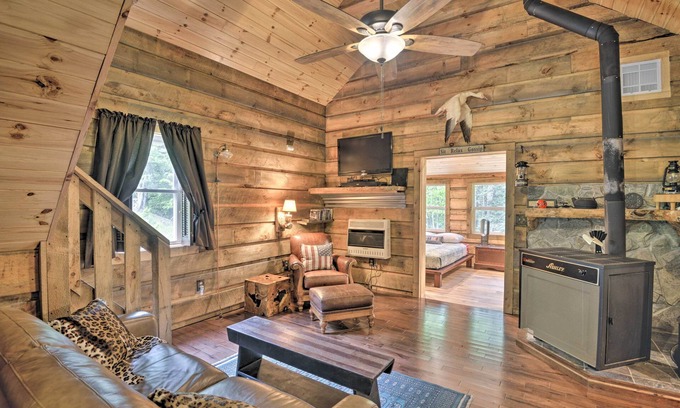 Bernhards Bay Cabin | Constantia Cabin Escape > 2 Mi to Lake Oneida
