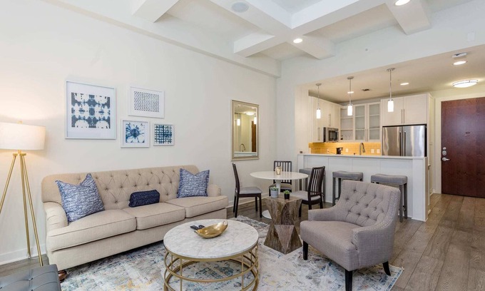 Downtown Houston Apartment | Constellations | Elegant 1 BR in Downtown Houston