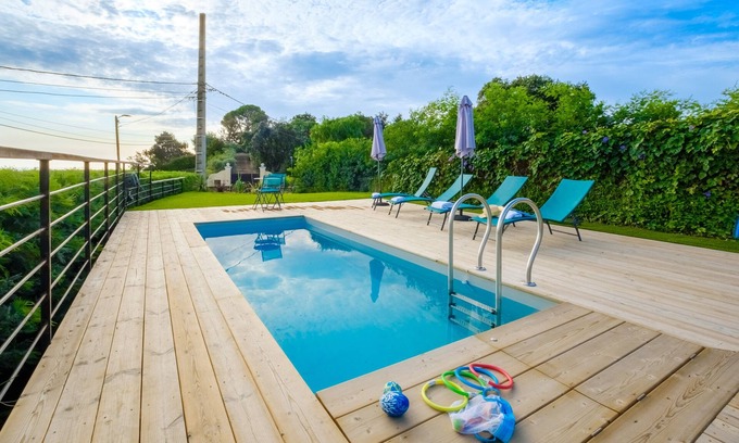 Les Termes Villa | Contemporary villa with panoramic views over the bay of Cannes and private swimming pool.