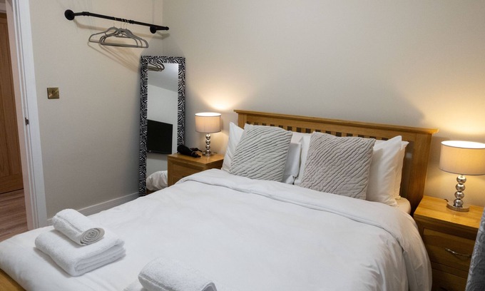 Hereford House | Contemporary 2 bed renovation with parking & garden