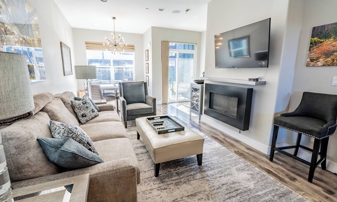 Kimball Junction Condo | Contemporary 2-bedroom Townhome in Kimball Junction, Park City- private hot tub