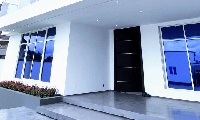 Akure House | Contemporary 4 Bedroom Villa with VR Room and Fast Starlink 250Mbps Internet