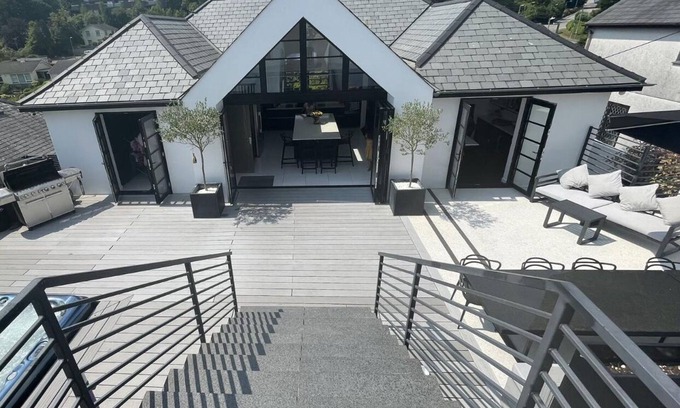 Truro House | Contemporary 6-bedroom house with gym & Cinema & hot tub - sleep 18