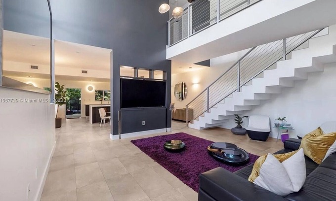 Southwest Coconut Grove House | Contemporary Coconut Grove Oasis