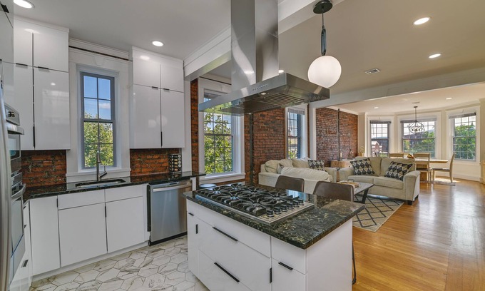 Cohoes Apartment | Contemporary Cohoes Retreat w/Electric Fireplace!