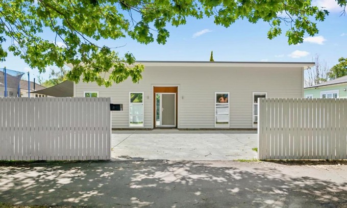 Masterton House | Contemporary Comfort - Masterton Holiday Home
