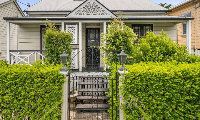 Paddington House | Contemporary Cottage in Perfect Lifestyle Address