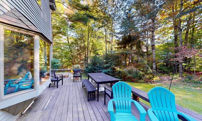 Forest Farms House | Contemporary gem with fireplace, large deck, grill, private hot tub & mtn views