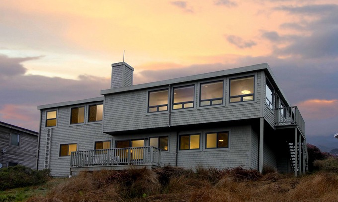 Dillon Beach House | Contemporary Home overlooking the Pacific Ocean