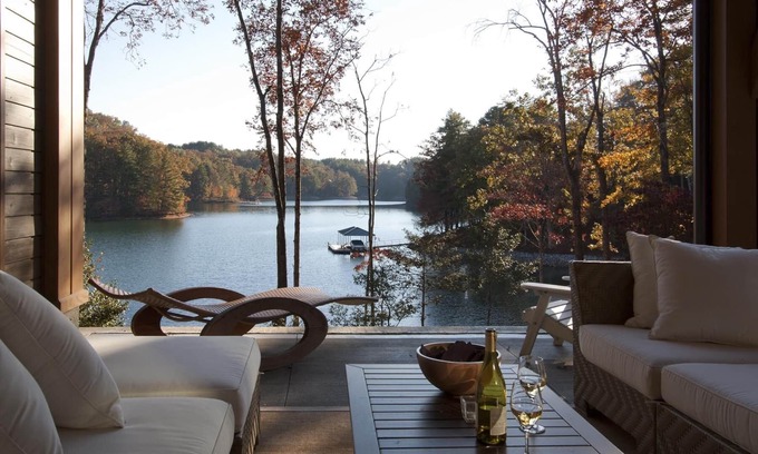 Sunset House | Contemporary Lake Front Home With Stunning Views
