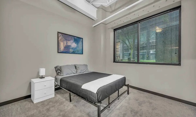 Waldron Apartment | Contemporary Loft Close to Airport Fast Wi-Fi Free Parking