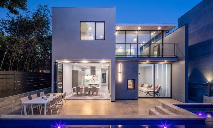 Hill Section House | Contemporary luxurious Tree section home