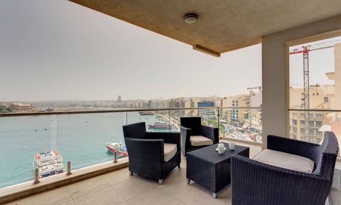 Sliema Apartment | Contemporary, Lux Apart Valletta and Harbour Views