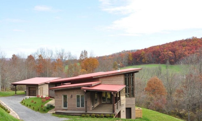 Meadow Bluff House | Contemporary Mountain Home and Estate