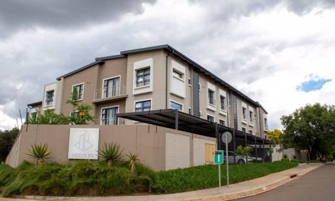 Menlo Park Apartment | Contemporary Spacious & Comfortable Apartment