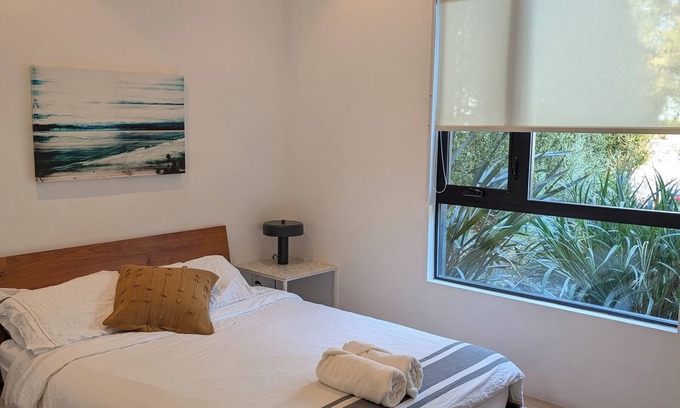 Northeast Apartment | Contemporary suite in Santa Monica with private entrance