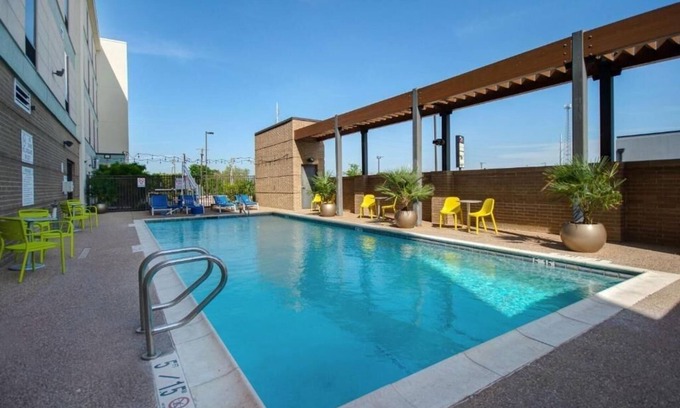 University House | Contemporary Suite w/Full Fridge & Outdoor Spaces