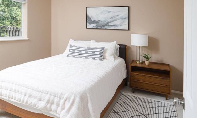 Turnagain House | Contemporary Turnagain Townhome