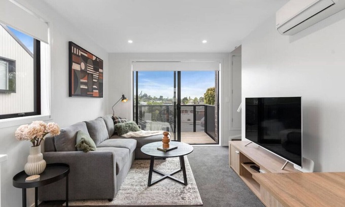 Auckland House | Contemporary Urban Retreat
