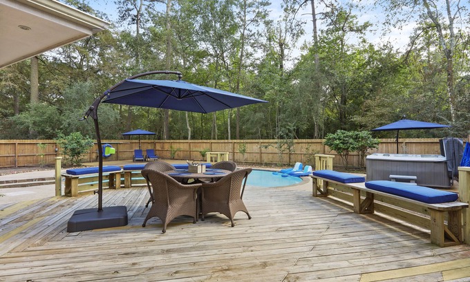 Grogan's Mill House | Contemporary Woodlands Retreat with Pool