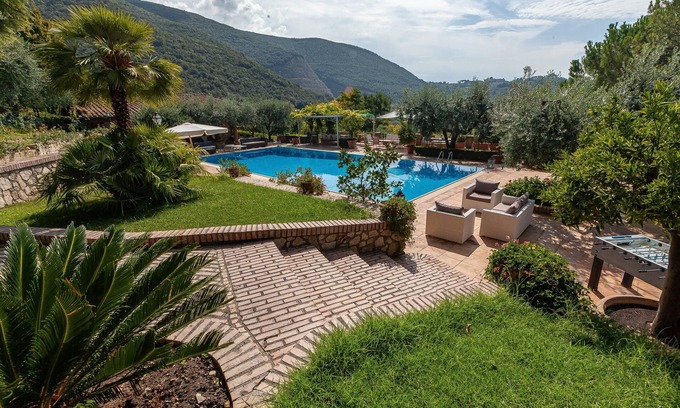 Poggio Catino Apartment | Conti Beccaris Castle-Villa in Poggio Catino, about 50 km from Rome.