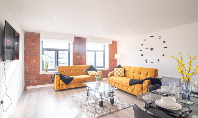 Bradford Apartment | Contractor-Friendly Stay Near Bradford City Centre