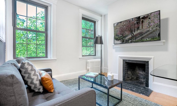 Beacon Hill Apartment | Convenient Beacon Hill 1BR near Mass Gen Hospital