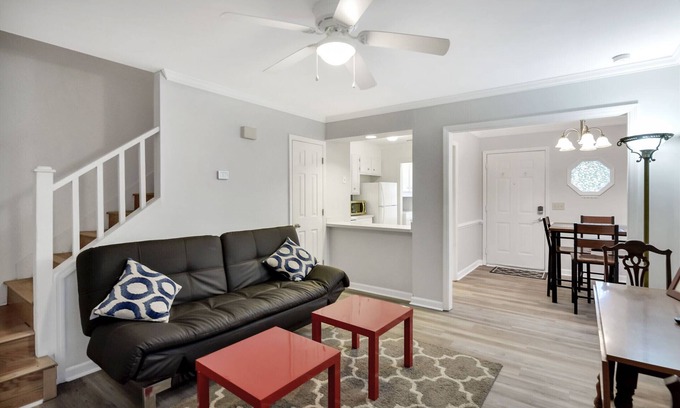 Rosewood House | Convenient Capital-City Getaway