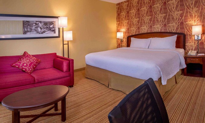 Durham Hotel | Convenient Countryside Stay! Free Parking, Pool, Near Parkside Town Commons