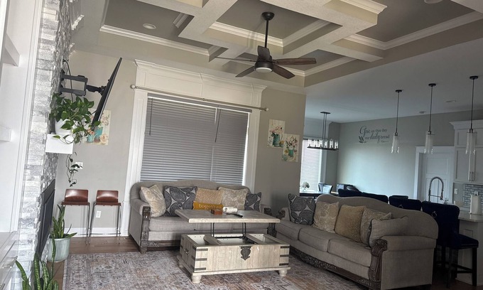 Waukee House | Convenient functional quiet 5 bedroom 3 bath home in Clive.