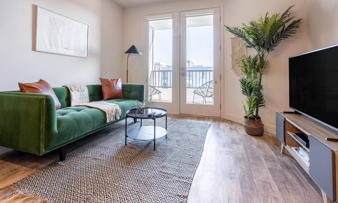 NoHo Arts District Apartment | Convenient North Hollywood 1BR w/ Gym + Parking