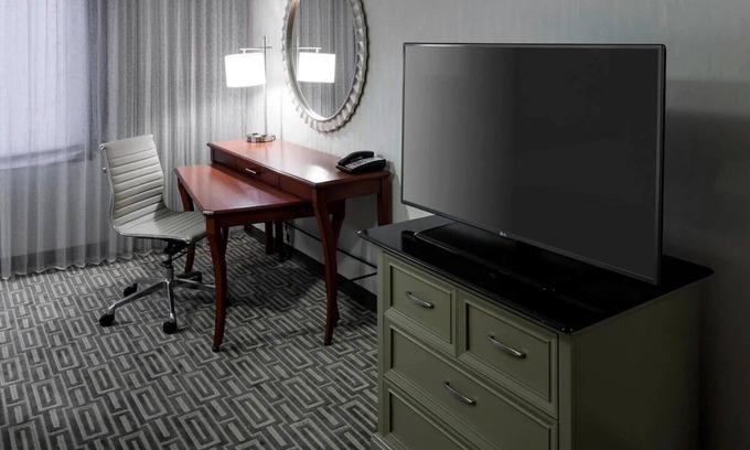 Fairfax House | Convenient Pet-Friendly Room Close to Ratcliffe-Allison-Pozer House