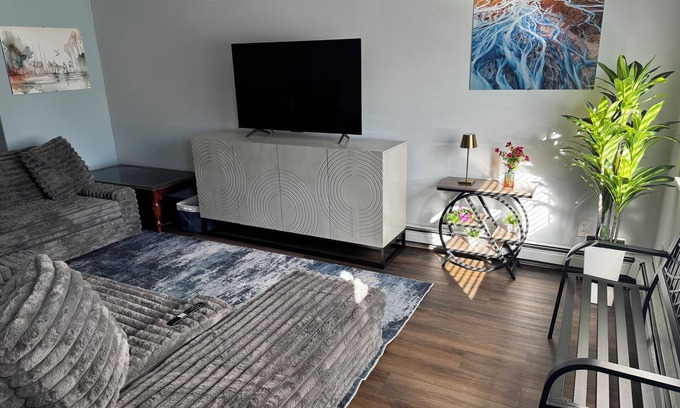 Abbott Loop House | Convenient South Anchorage townhome with fitness, recreation and yard areas.