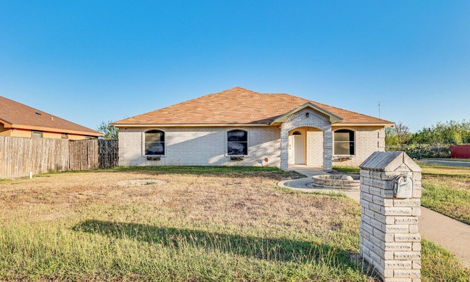 Edinburg House | Convenient, Spacious & Peaceful: Home in Edinburg!