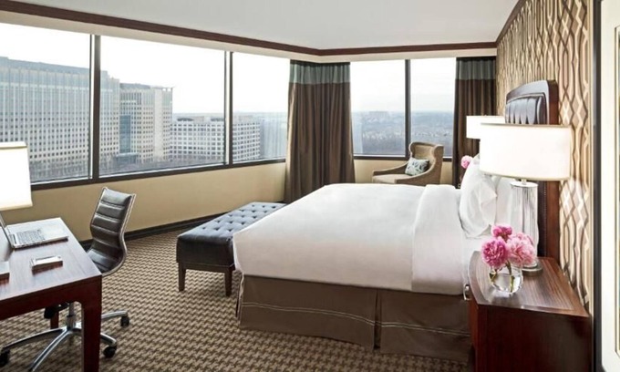 Alexandria West House | Convenient Stay, Superb Location! Pet-friendly Units, Onsite Restaurant, Pool