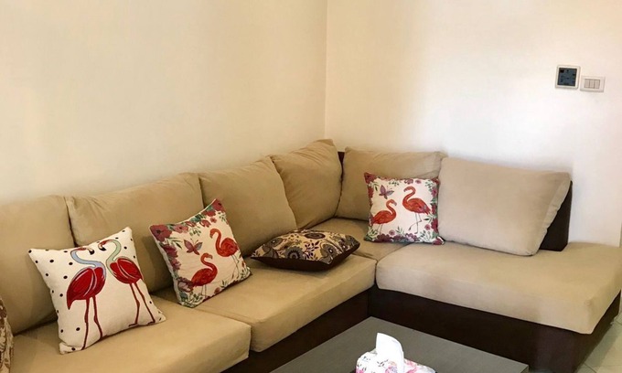 Al Swaifyeh Apartment | Convenient studio 13 mins to downtown - few steps to great food, cafes, shops