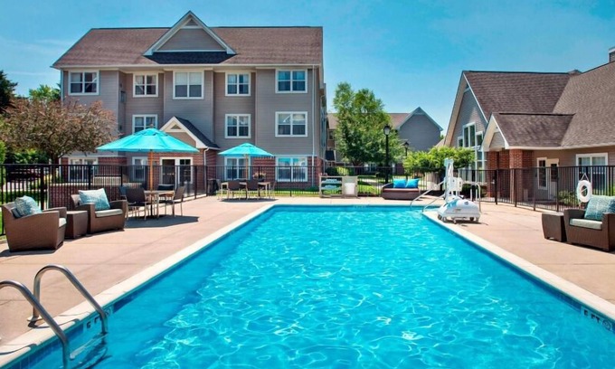 Bethlehem Resort | Convenient Tourist Location! Free Breakfast, Kitchen, Seasonal Outdoor Pool!