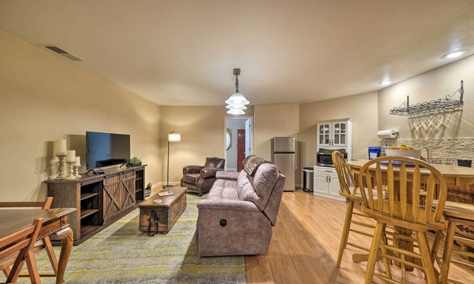 Groveland House | Convenient Unit w/Fire Pit ~ Half-Mi to Lake!