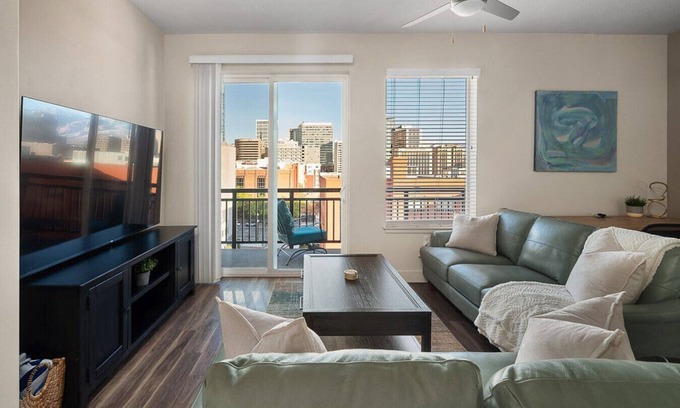 Rio Grande Apartment | Convention Ctr - Stylish 2BD/2BA w/Pool/Gym/Htub