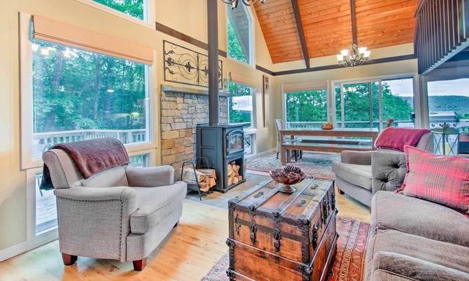 Eidelweiss Village Cabin | Conway Area Chalet w/Mountain Views & Fire Pit!