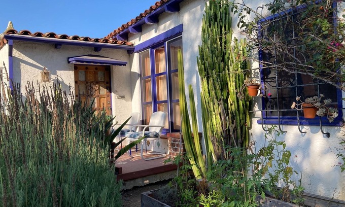 Carthay Circle House | Cool 30's 3 bdr Spanish House in Miracle Mile. Walk to Academy Museum and LACMA.