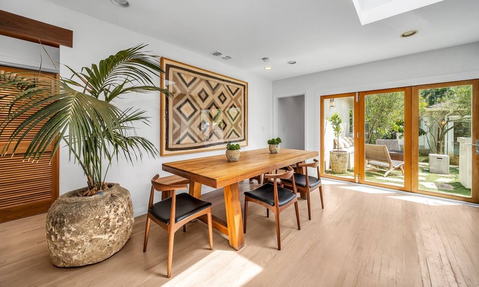 Westchester House | Cool Cali Vibes: 4 Bdrm, Midcentury Zen with Lush Yard, Sauna, BBQ & Fire Pit
