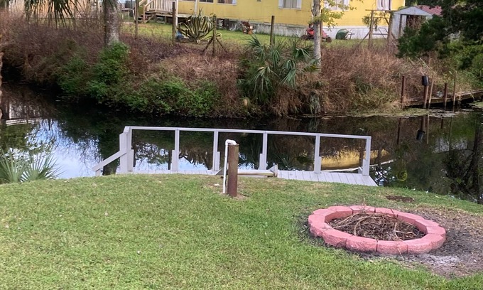 Chassahowitzka House | COOL CHAZ Waterfront River Rental-4Kayaks-1Canoe-2docks-boathouse