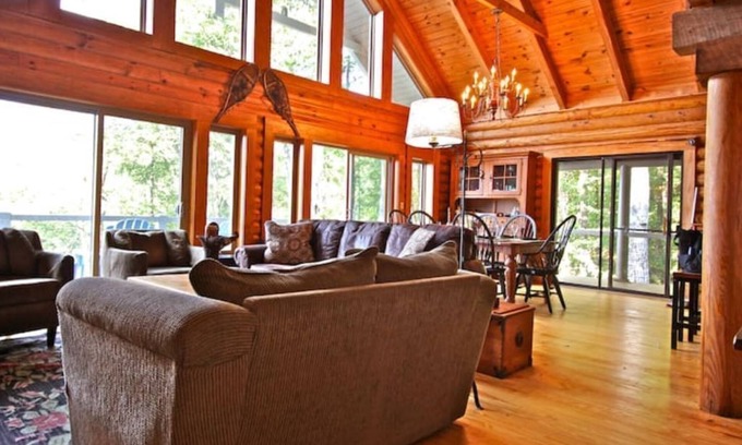 Rosman Cabin | Cool off in the mountains! Enjoy a real log home with endless views .