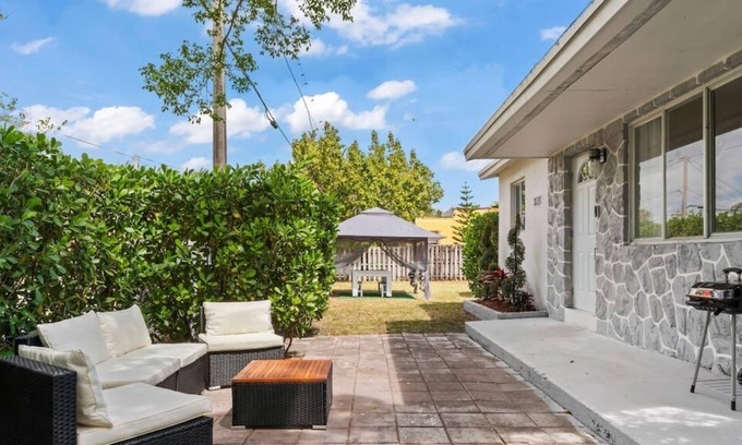 Wynwood Art District House | Cool Villa w/ BBQ, Pool & Spa.